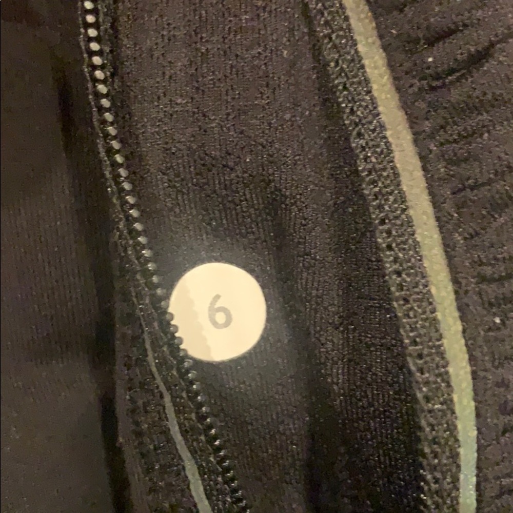 Lululemon ruched mesh side crop - Picture 6 of 6